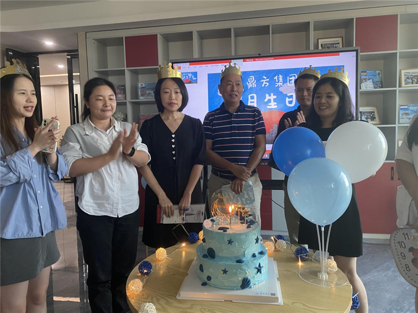 快乐之蓝，，最先绽放